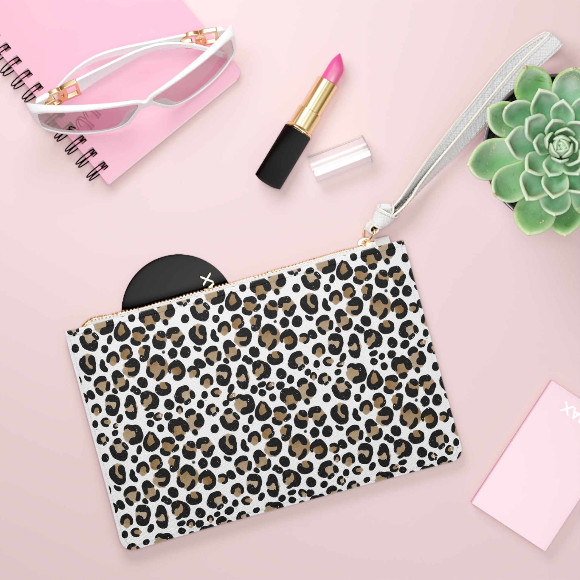 Chic Leopard Print Clutch Bag, Stylish Handbag for Night Out, Perfect Gift for Her, Trendy Accessory for Parties, Animal Print Pouch