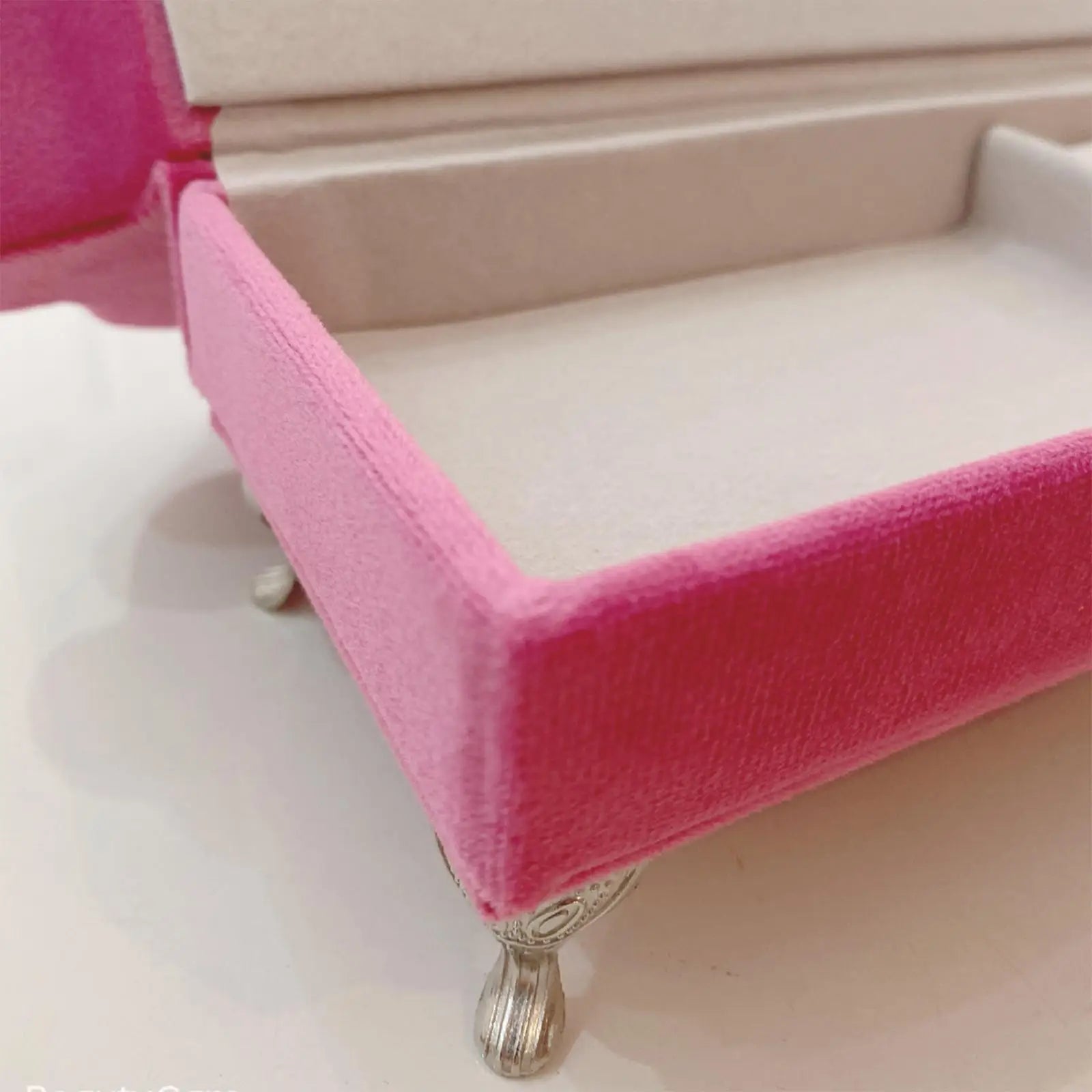 Elegant Jewelery Box Showcase Rose Storage Holder Soft Lining. Limited stock available.